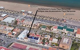 Old Fisherman'S House In Malvarrosa Beach